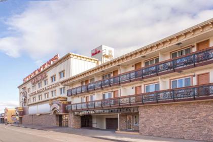 Ramada by Wyndham Elko Hotel at Stockmen's Casino - image 1